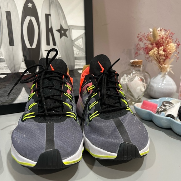 Nike Running shoes - Women Size 8.5 - Picture 2 of 4